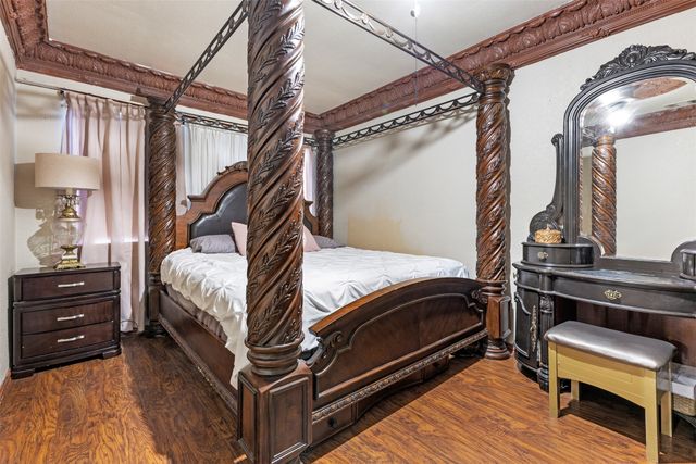 938 Gillham Road, River Oaks, TX 76114