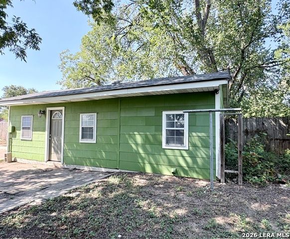 131 GLAMIS AVE, San Antonio, TX 78223