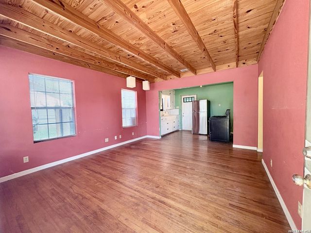 131 GLAMIS AVE, San Antonio, TX 78223
