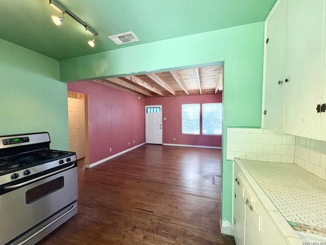 131 GLAMIS AVE, San Antonio, TX 78223