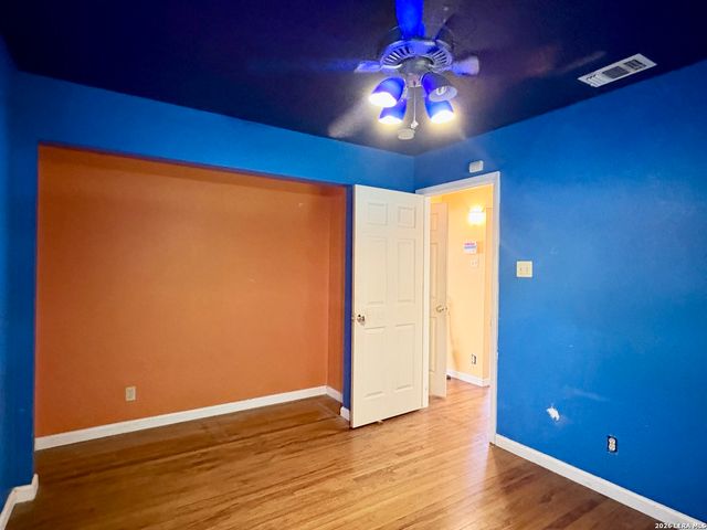 131 GLAMIS AVE, San Antonio, TX 78223