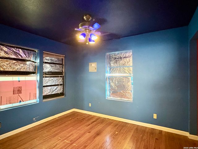 131 GLAMIS AVE, San Antonio, TX 78223