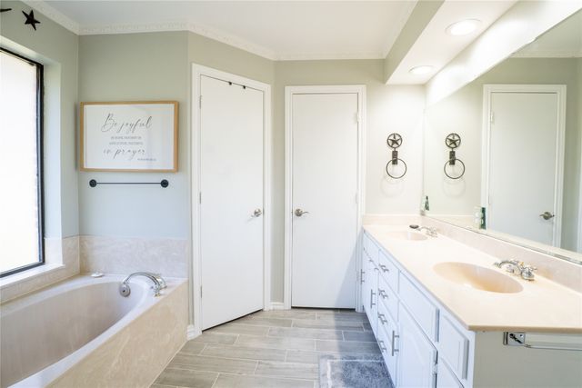 1246 Meadow Way, Terrell, TX 75160