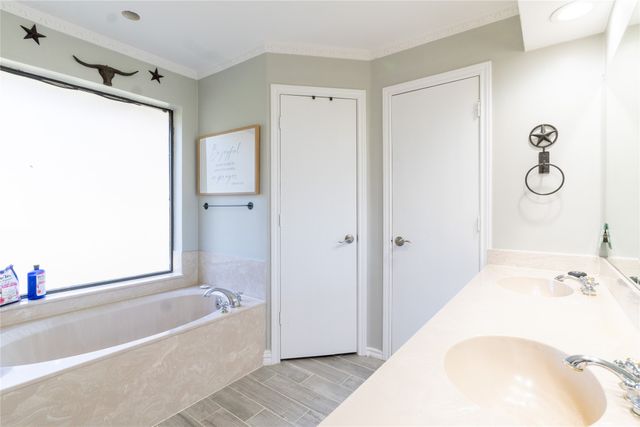 1246 Meadow Way, Terrell, TX 75160