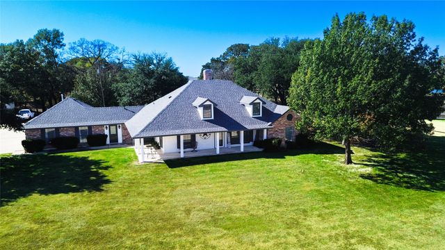 1246 Meadow Way, Terrell, TX 75160