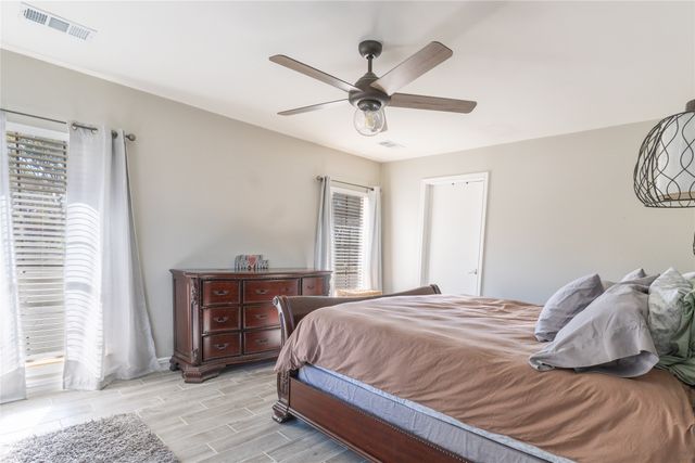 1246 Meadow Way, Terrell, TX 75160