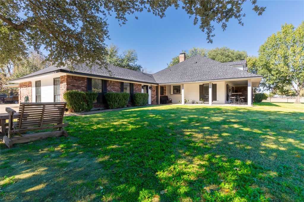 1246 Meadow Way, Terrell, TX 75160