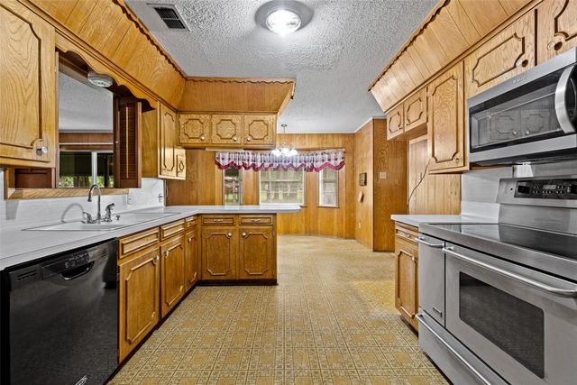 104 N Timberlane, Lone Star, TX 75668