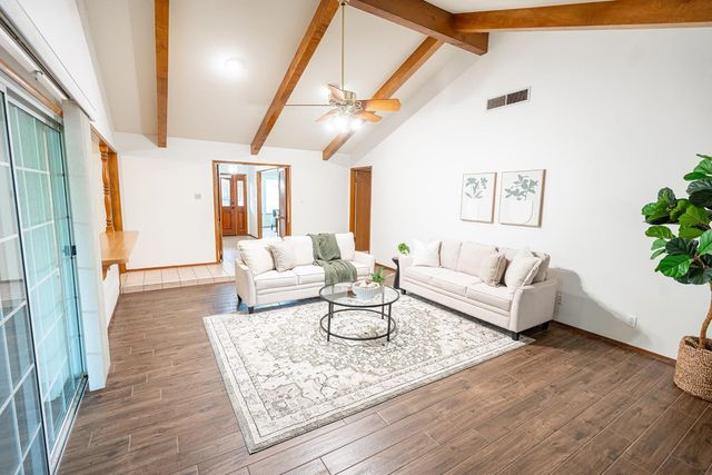 7522 N Mansionette Drive, Fresno, CA 93720