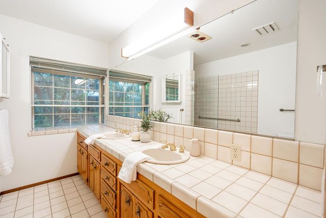 7522 N Mansionette Drive, Fresno, CA 93720