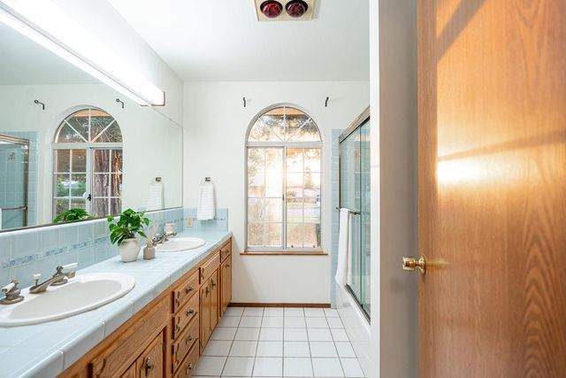 7522 N Mansionette Drive, Fresno, CA 93720