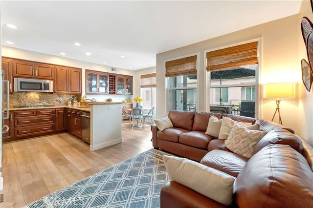 6251 Surfpoint Cir, Huntington Beach, CA 92648