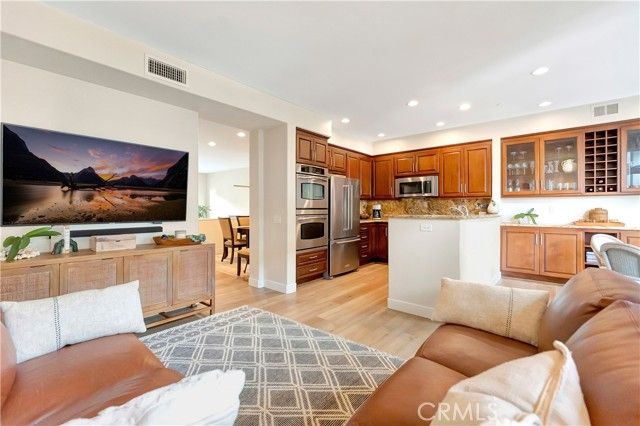 6251 Surfpoint Cir, Huntington Beach, CA 92648