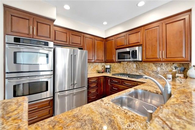 6251 Surfpoint Cir, Huntington Beach, CA 92648