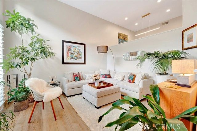 6251 Surfpoint Cir, Huntington Beach, CA 92648