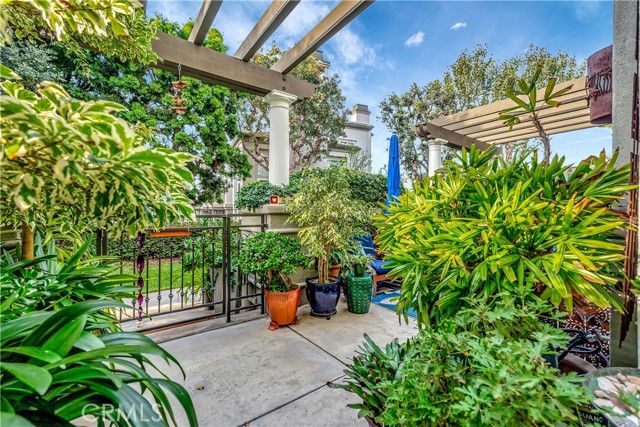 6251 Surfpoint Cir, Huntington Beach, CA 92648