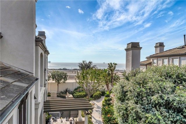 6251 Surfpoint Cir, Huntington Beach, CA 92648