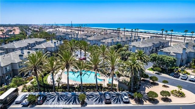 6251 Surfpoint Cir, Huntington Beach, CA 92648