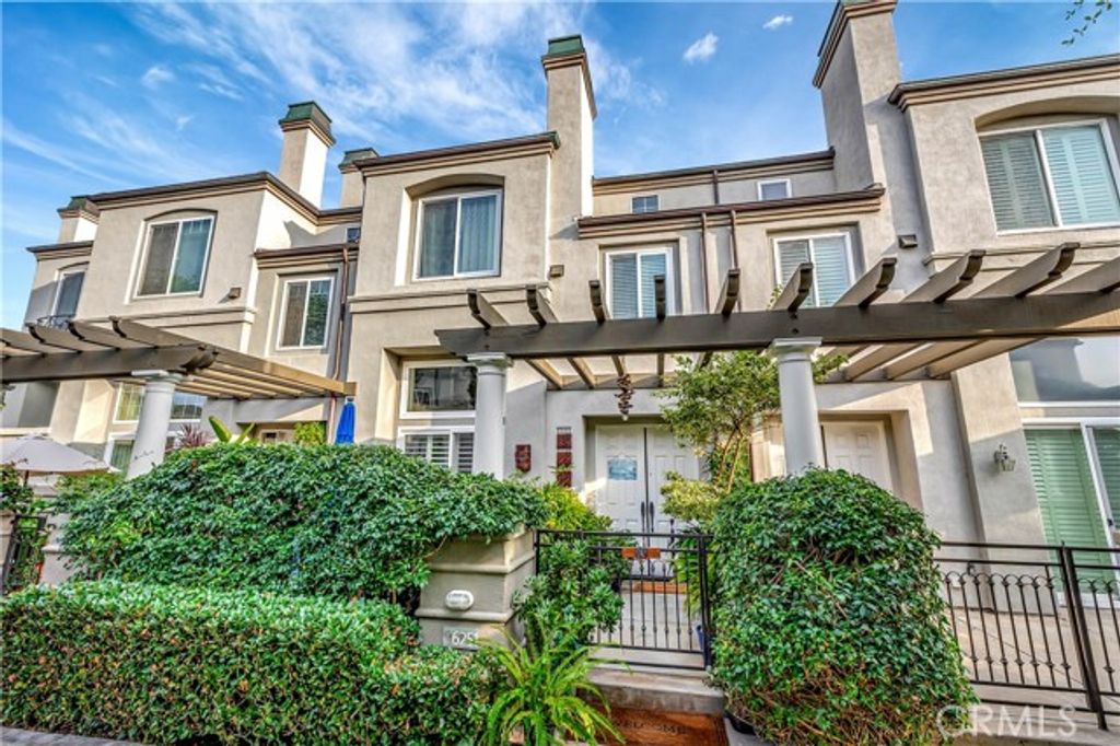 6251 Surfpoint Cir, Huntington Beach, CA 92648