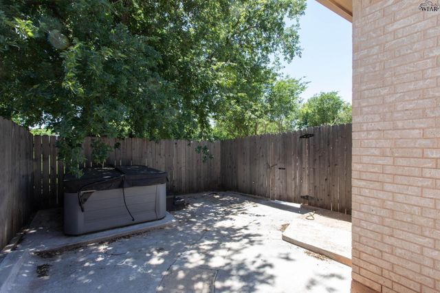 1608 TANGLEWOOD DRIVE, Wichita Falls, TX 76309