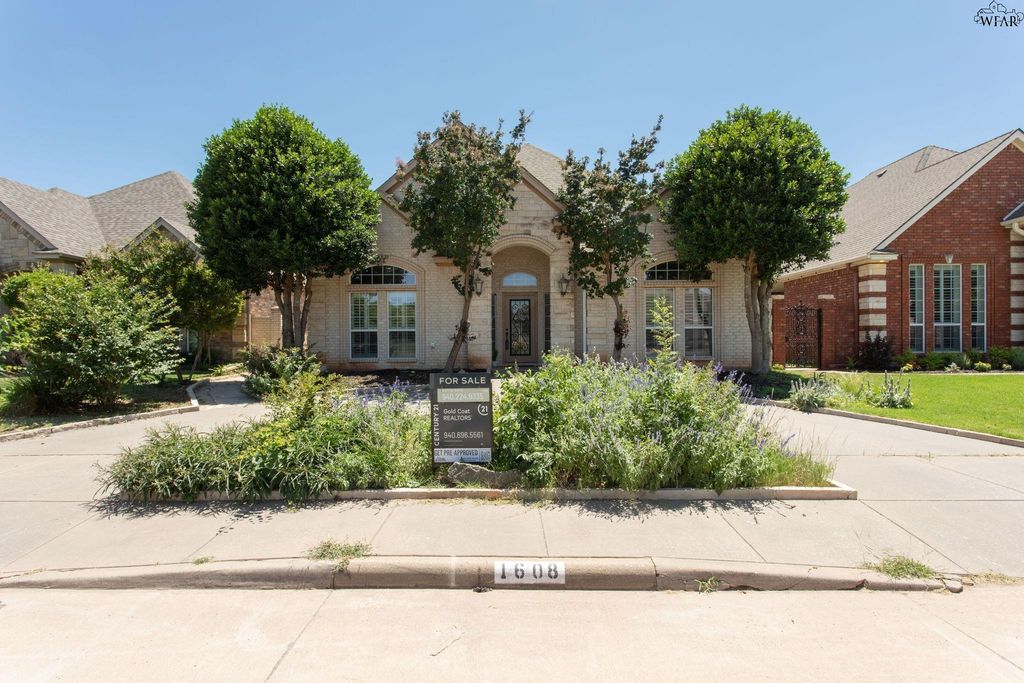 1608 TANGLEWOOD DRIVE, Wichita Falls, TX 76309