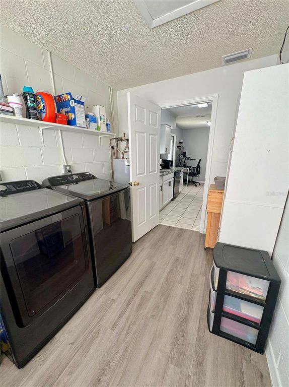 Image 11 of property listing at 3620 NE 22ND COURT, Ocala, FL 34479