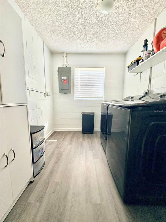 Image 8 of property listing at 3620 NE 22ND COURT, Ocala, FL 34479