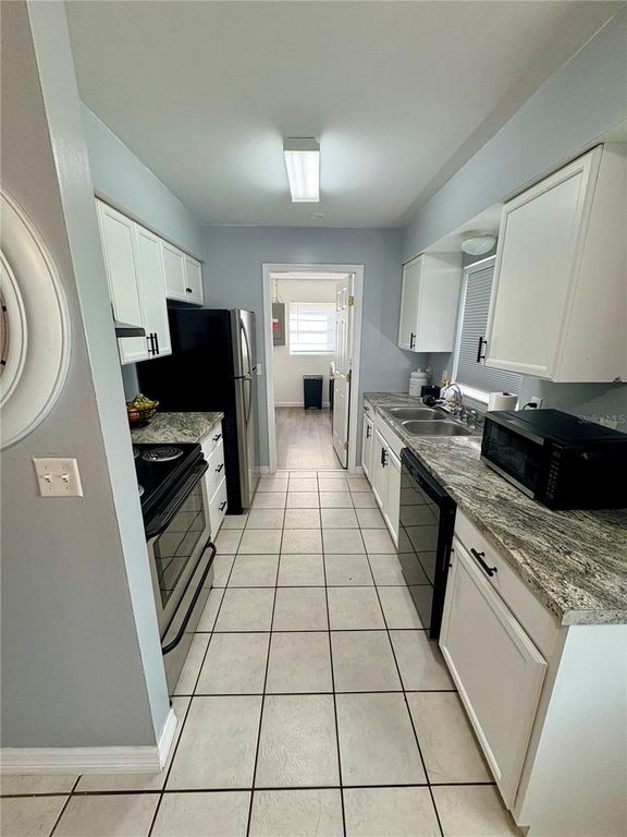 Image 9 of property listing at 3620 NE 22ND COURT, Ocala, FL 34479