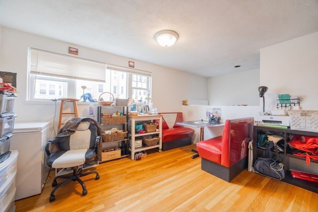 131 Glenville Ave 131, Boston, MA 02134