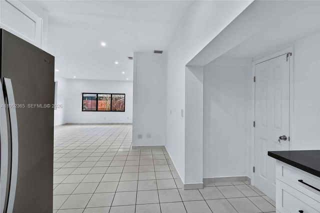 524 NE 160th Ter, Miami, FL 33162