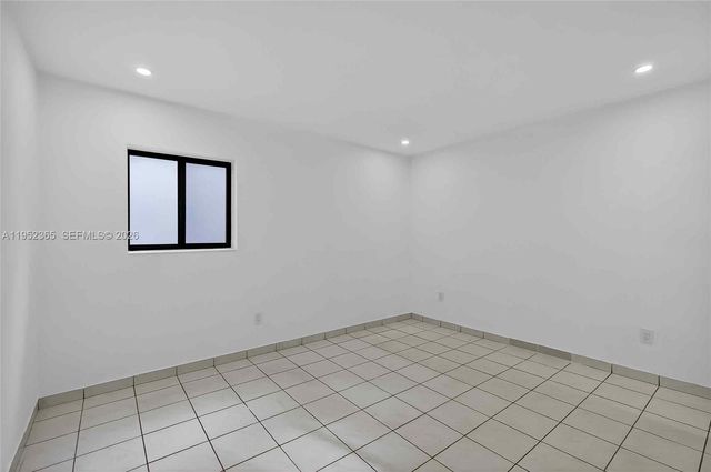 524 NE 160th Ter, Miami, FL 33162