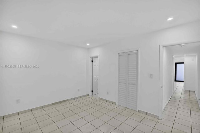 524 NE 160th Ter, Miami, FL 33162