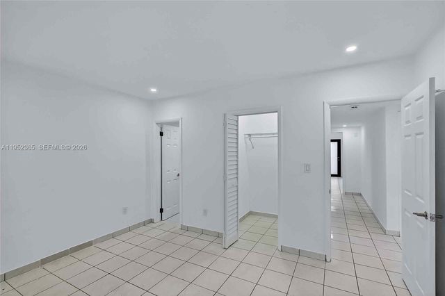 524 NE 160th Ter, Miami, FL 33162