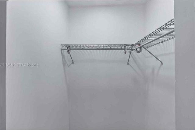 524 NE 160th Ter, Miami, FL 33162