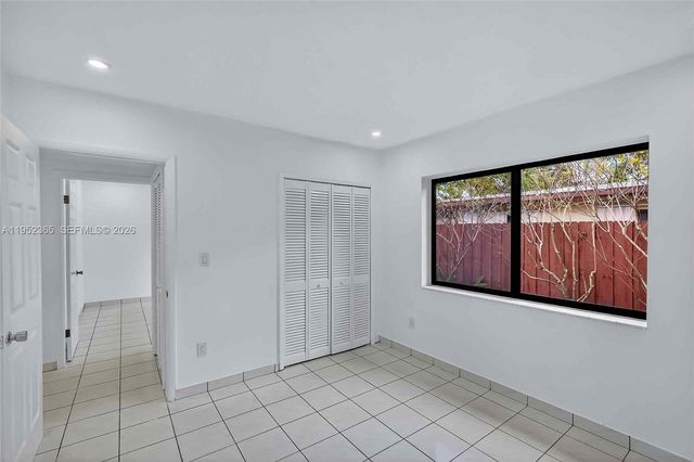 524 NE 160th Ter, Miami, FL 33162