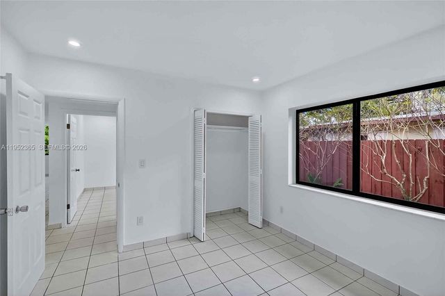 524 NE 160th Ter, Miami, FL 33162