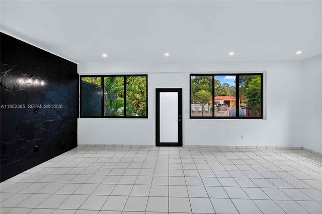 524 NE 160th Ter, Miami, FL 33162