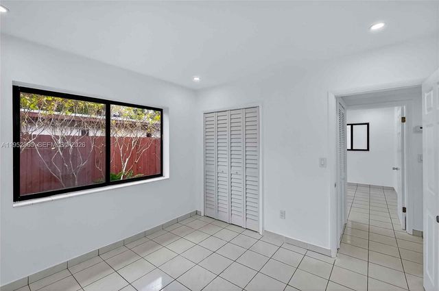 524 NE 160th Ter, Miami, FL 33162