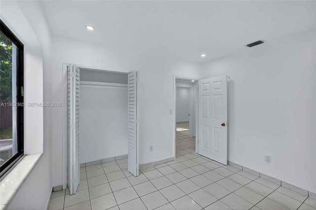 524 NE 160th Ter, Miami, FL 33162