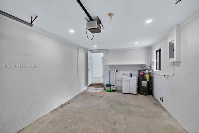 524 NE 160th Ter, Miami, FL 33162