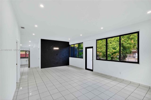 524 NE 160th Ter, Miami, FL 33162