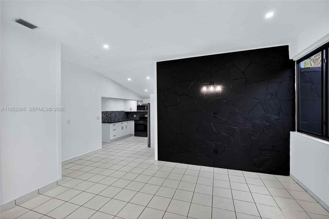 524 NE 160th Ter, Miami, FL 33162