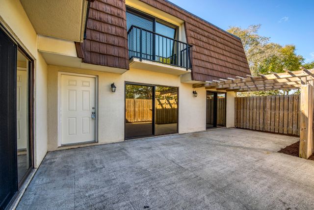 1607 16th Lane, Palm Beach Gardens, FL 33418