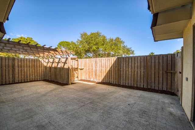 1607 16th Lane, Palm Beach Gardens, FL 33418