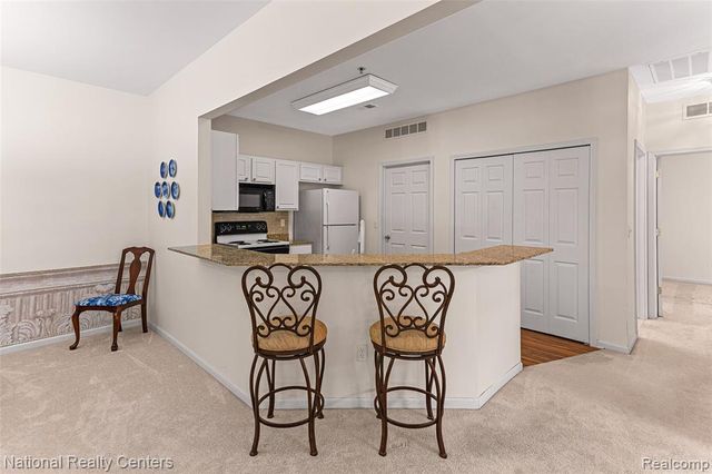 1637 Deepwood Circle, Rochester, MI 48307