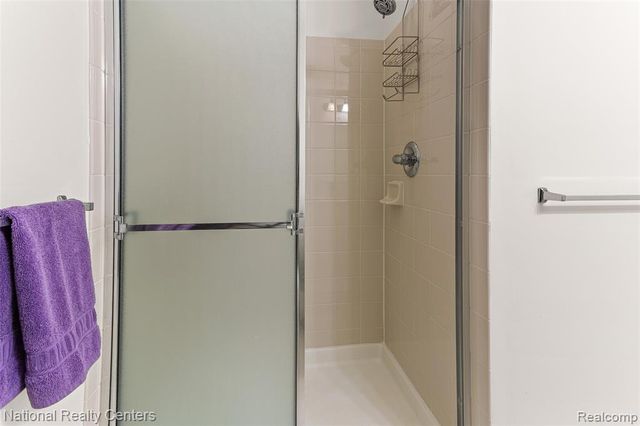 1637 Deepwood Circle, Rochester, MI 48307