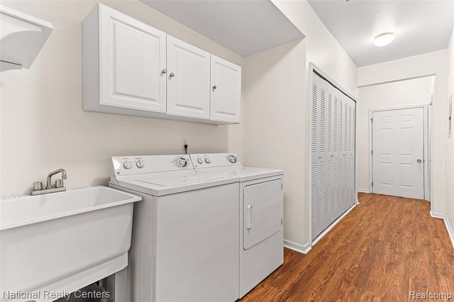 1637 Deepwood Circle, Rochester, MI 48307
