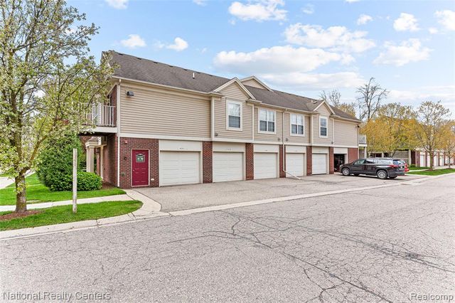 1637 Deepwood Circle, Rochester, MI 48307