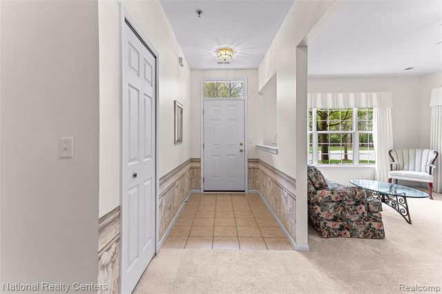 1637 Deepwood Circle, Rochester, MI 48307