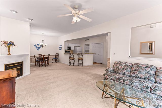 1637 Deepwood Circle, Rochester, MI 48307